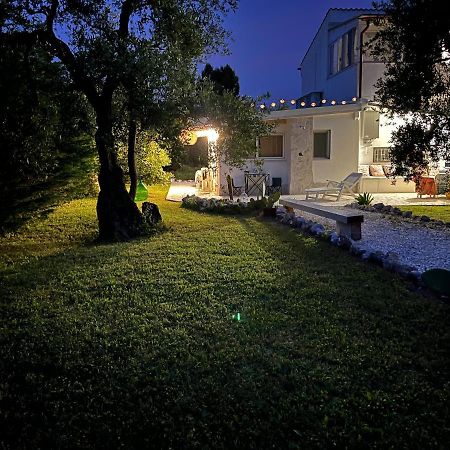 B&B Villa Mediterranee Con Parking Space Trani Eksteriør billede
