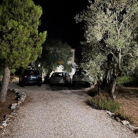 B&B Villa Mediterranee Con Parking Space Trani Eksteriør billede