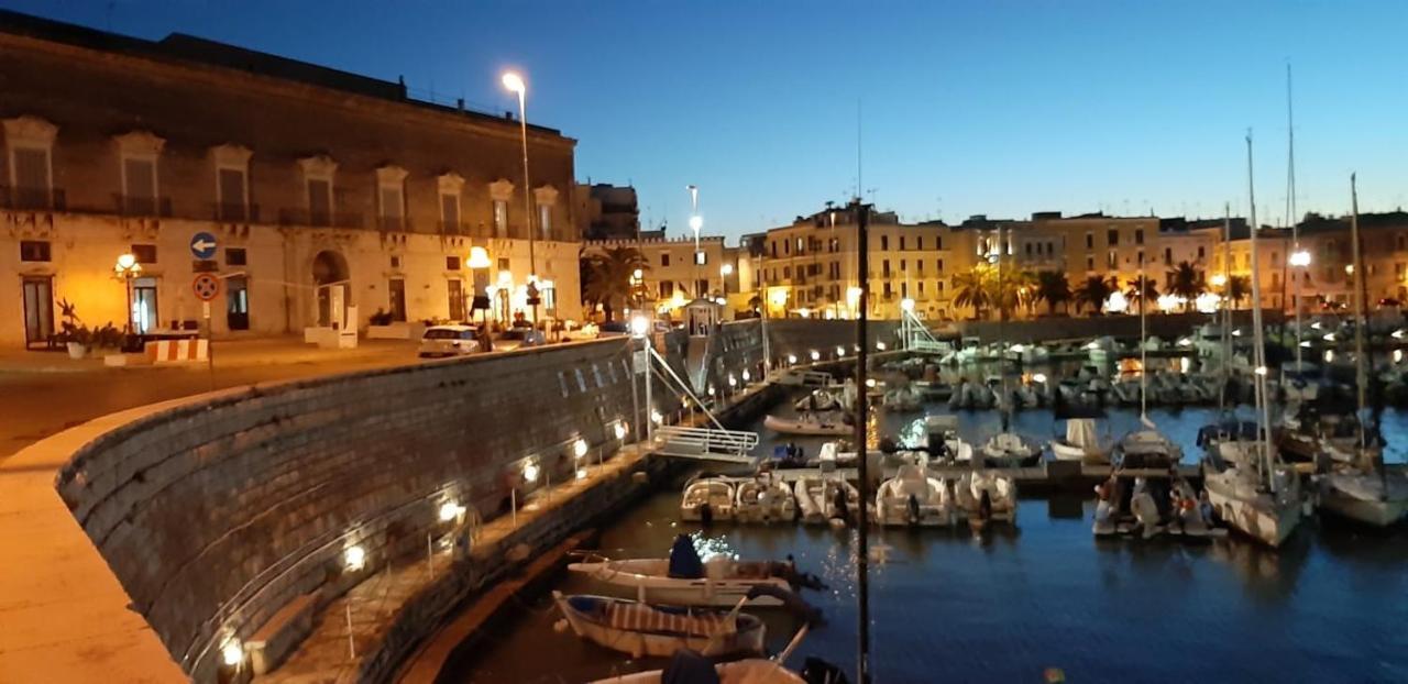 B&B Villa Mediterranee Con Parking Space Trani Eksteriør billede