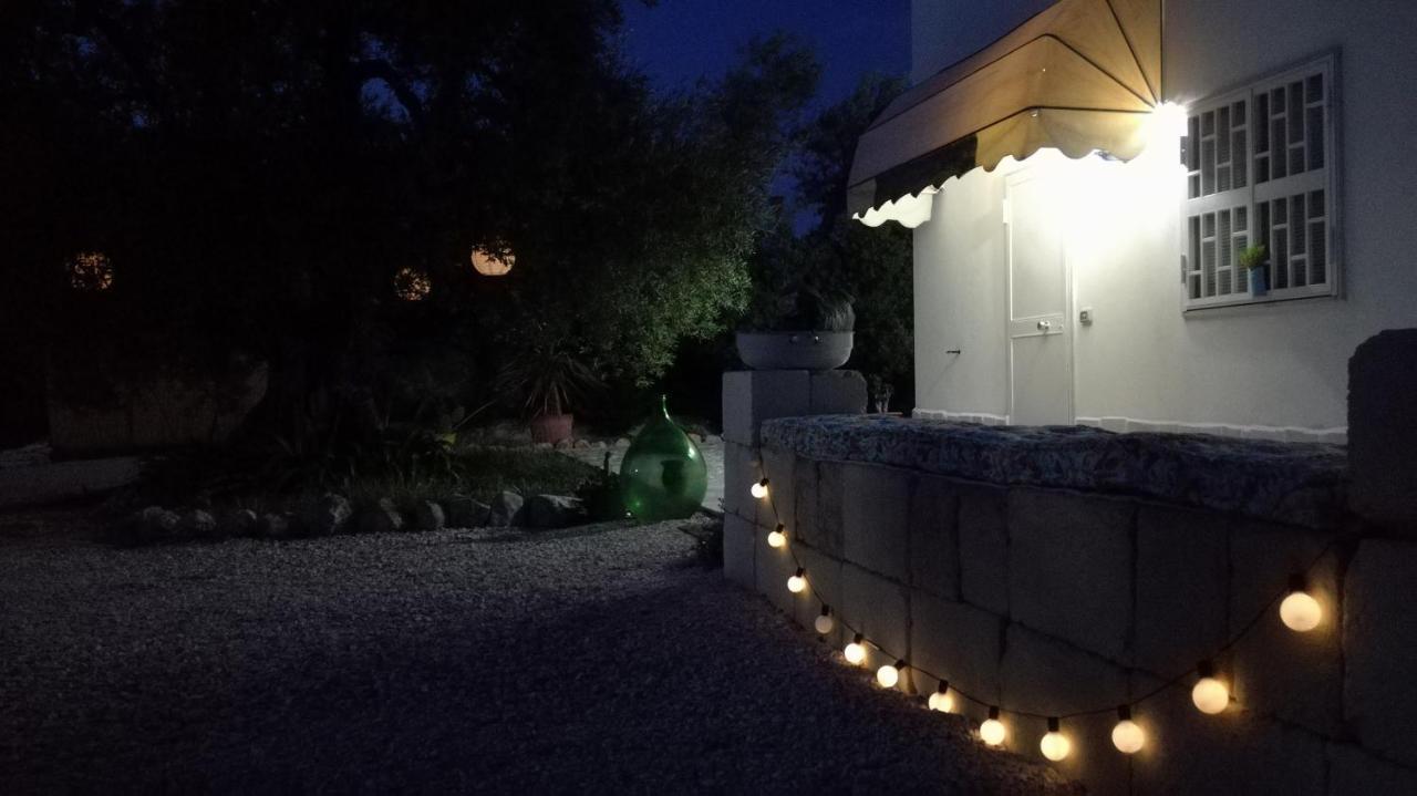 B&B Villa Mediterranee Con Parking Space Trani Eksteriør billede