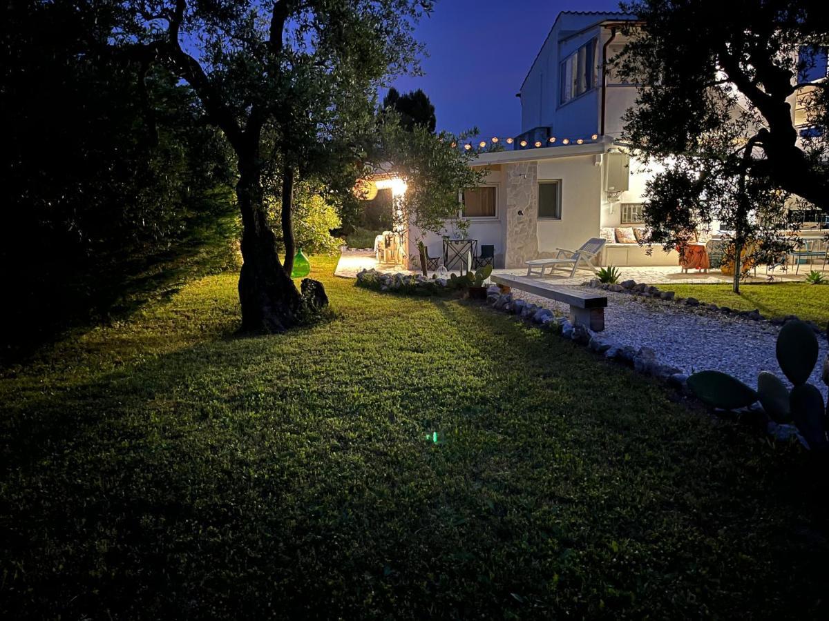 B&B Villa Mediterranee Con Parking Space Trani Eksteriør billede