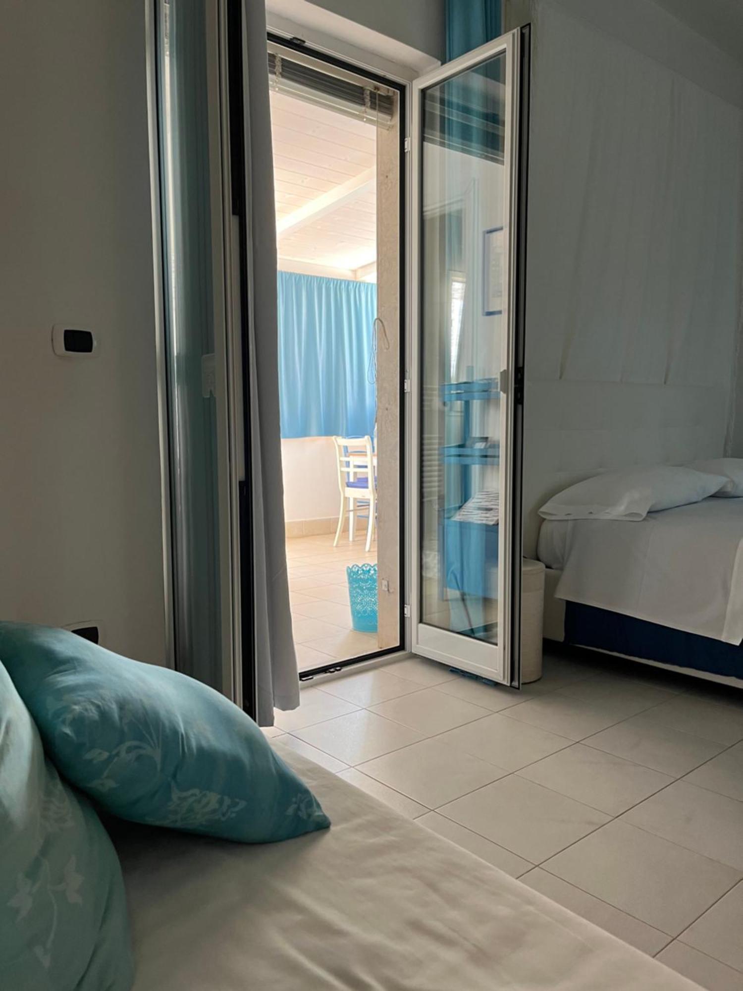 B&B Villa Mediterranee Con Parking Space Trani Eksteriør billede