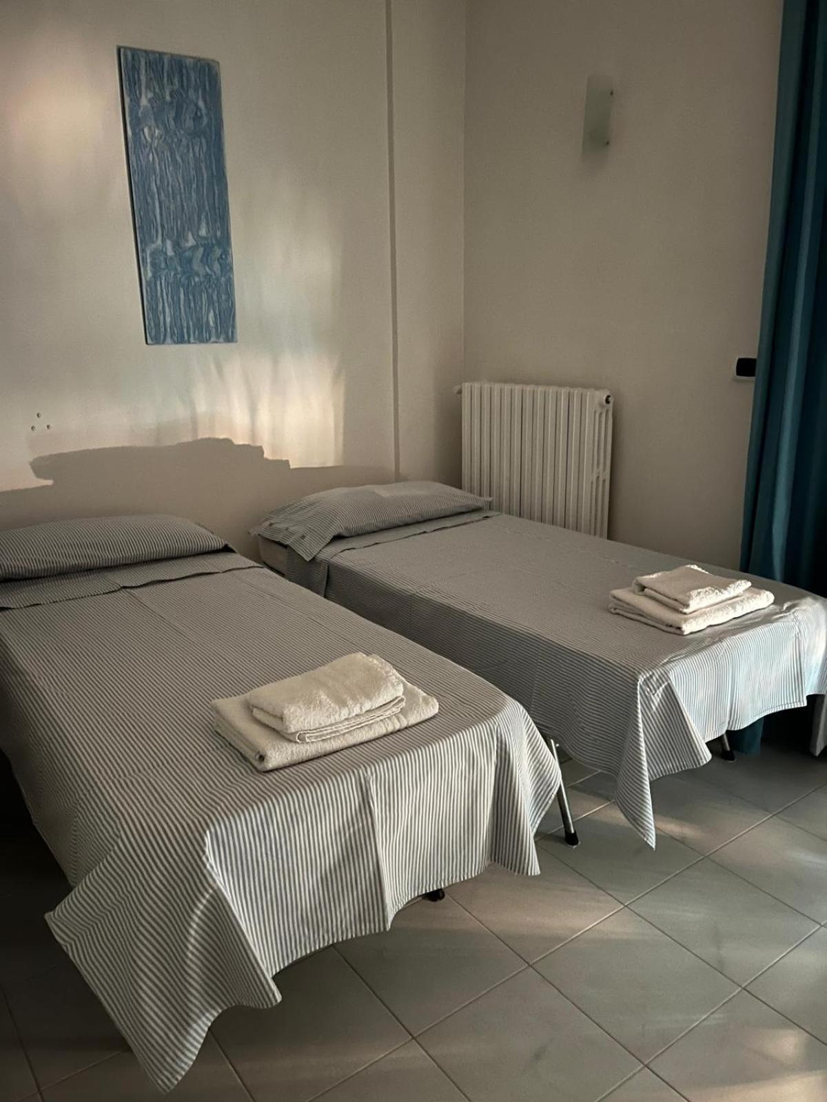 B&B Villa Mediterranee Con Parking Space Trani Eksteriør billede