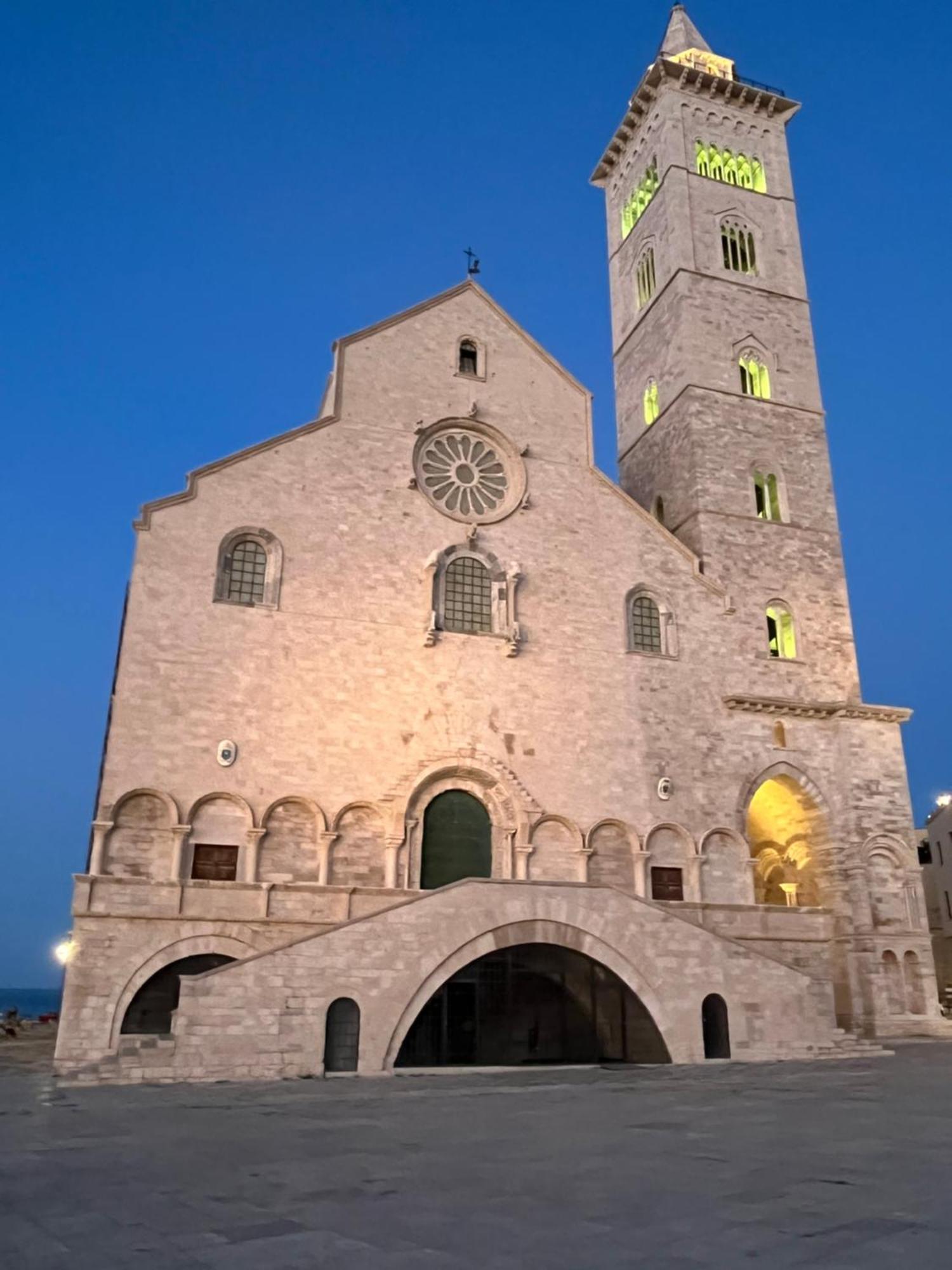 B&B Villa Mediterranee Con Parking Space Trani Eksteriør billede