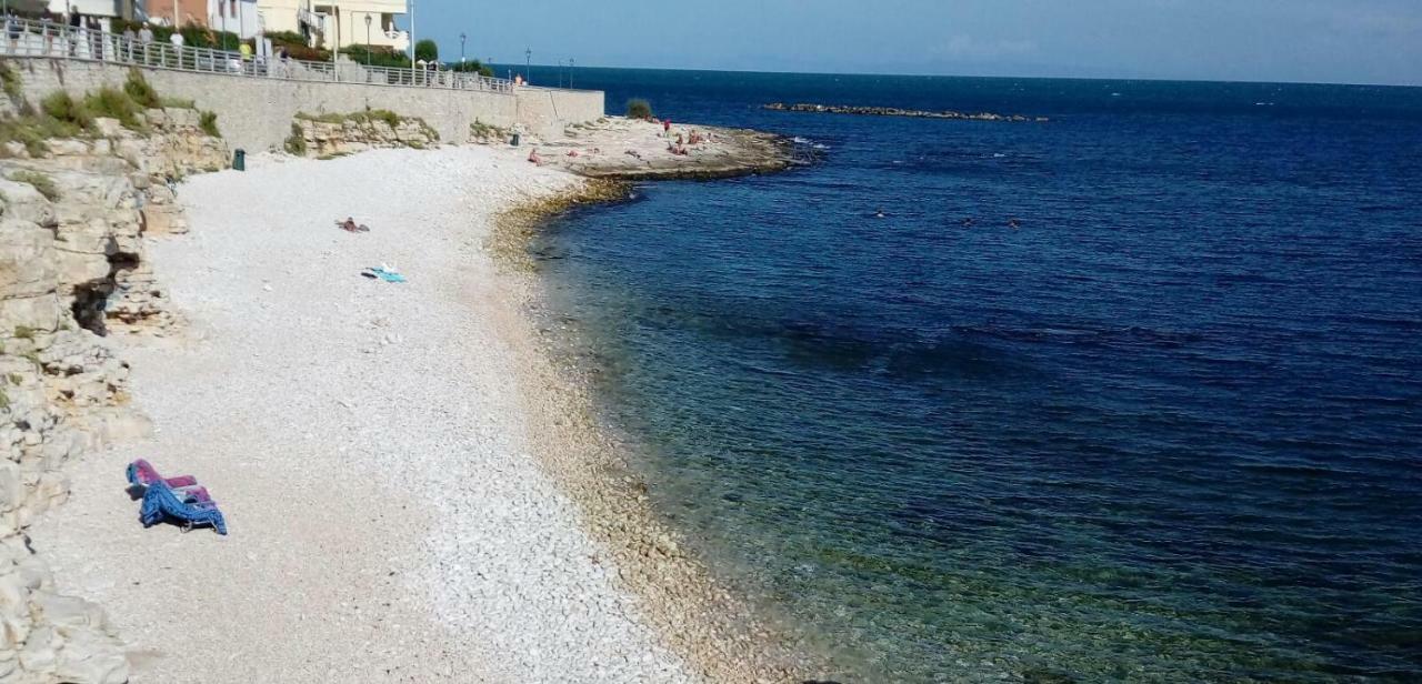 B&B Villa Mediterranee Con Parking Space Trani Eksteriør billede